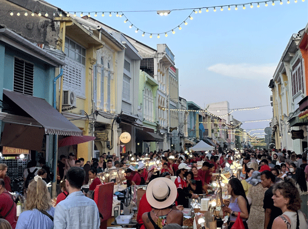 Lard Yai Sunday Night Market